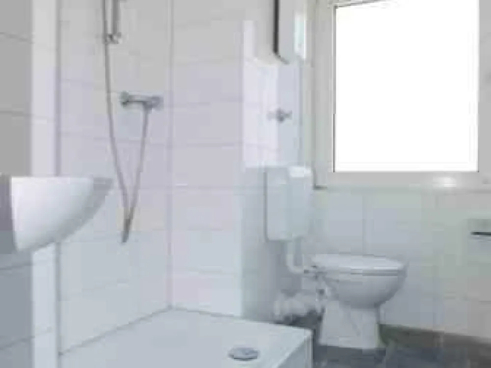 Schöne 2-Zimmerwohnung im 2. OG bezugsfertig renoviert mit Laminatboden in ruhiger Umgebung...