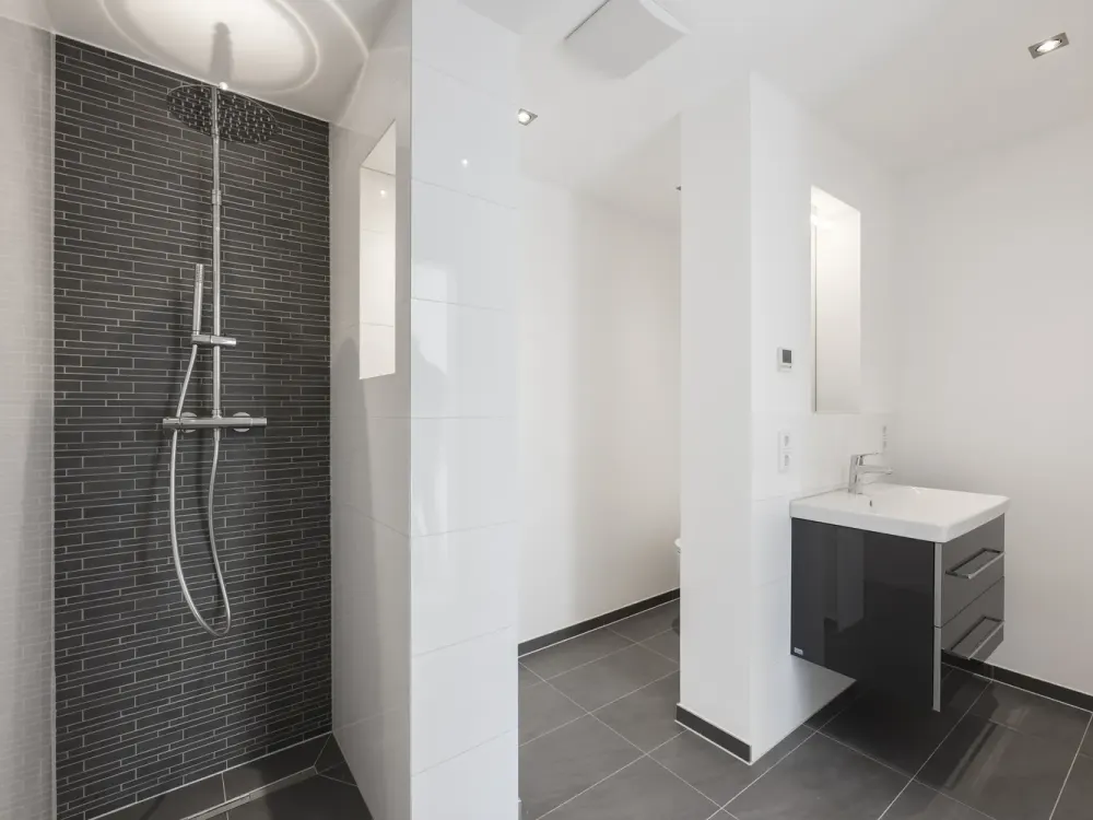 Exklusive 3-Zimmer-Wohnung mit großzügiger Terasse, Küche und Klima in zentraler Lage von Düsseldorf