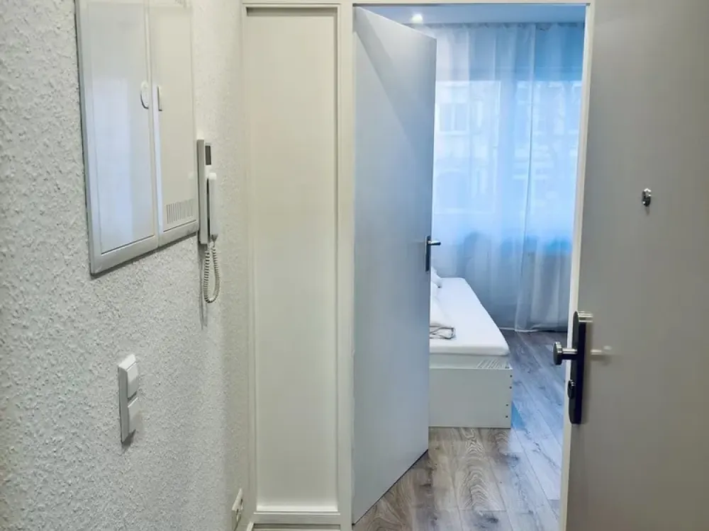 Moderne vollmöblierte 1-Zimmerwohnung mit Blick in die Stadt
