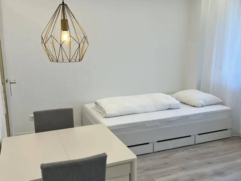 Moderne vollmöblierte 1-Zimmerwohnung mit Blick in die Stadt