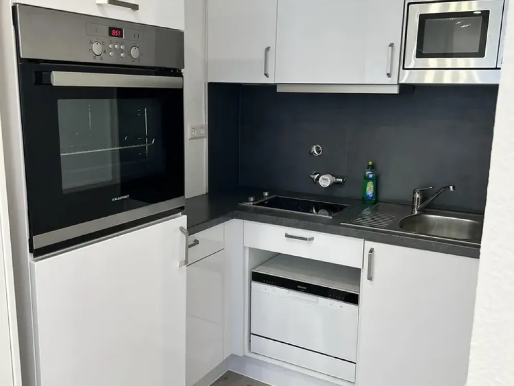 Moderne vollmöblierte 1-Zimmerwohnung mit Blick in die Stadt