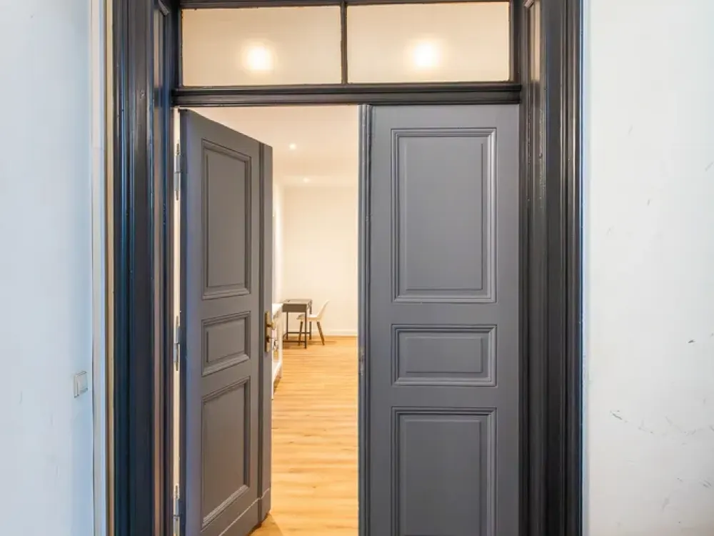 Belle Étage im Altbau: Großzügige 3-Zimmer-Wohnung // Spacious 3-room apartment with two bathrooms