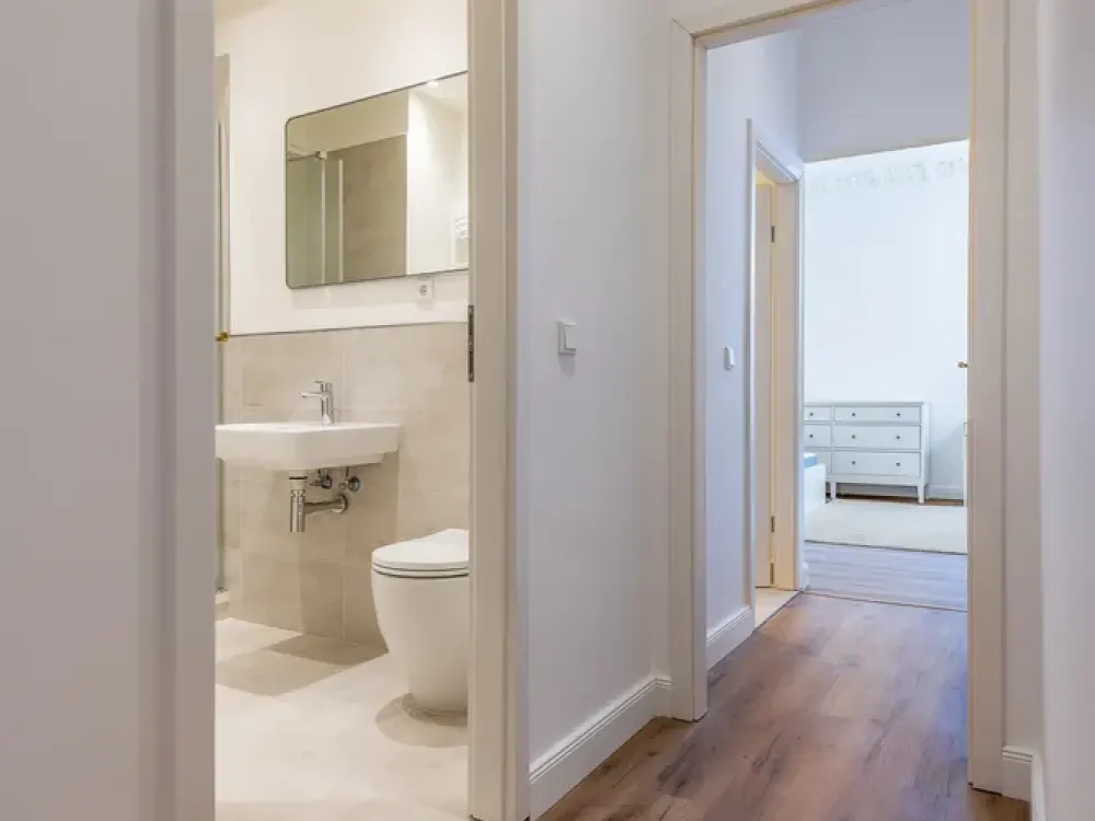 Belle Étage im Altbau: Großzügige 3-Zimmer-Wohnung // Spacious 3-room apartment with two bathrooms