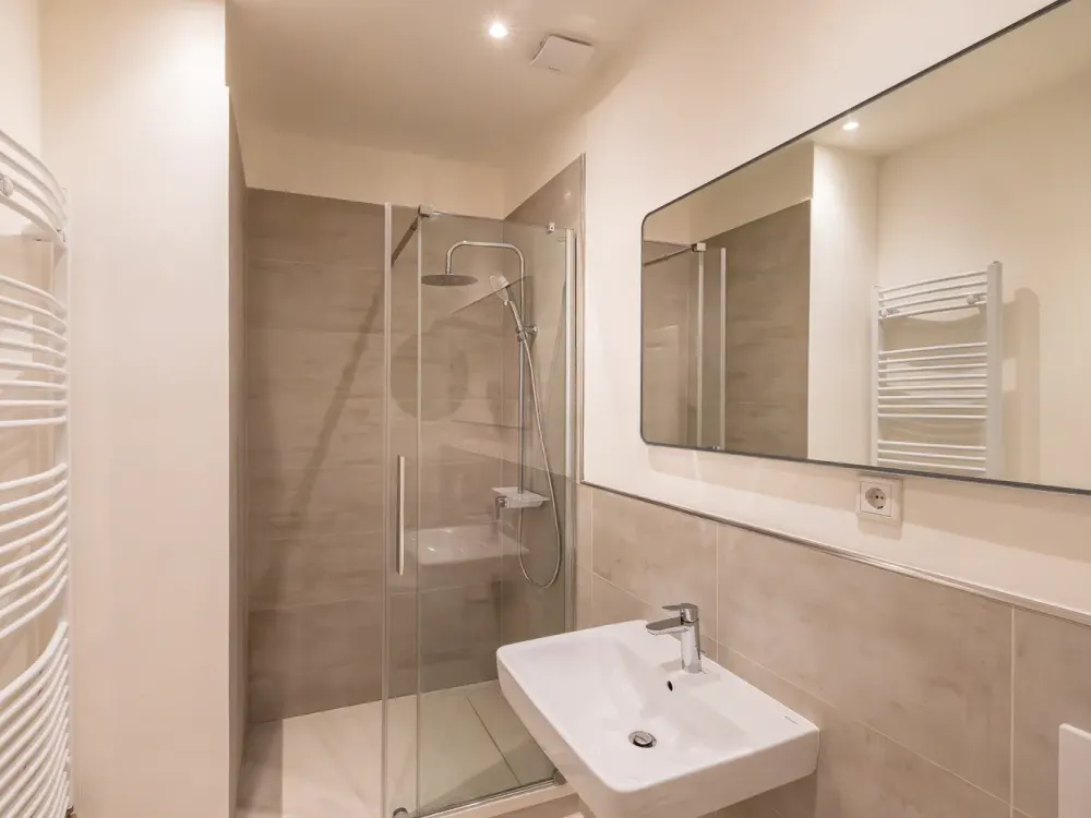 Belle Étage im Altbau: Großzügige 3-Zimmer-Wohnung // Spacious 3-room apartment with two bathrooms