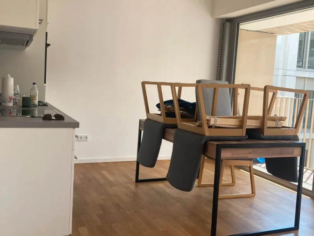 Moderne 2 Zimmer-Wohnung mit Einbauküche und Balkon in bester Lage zu vermieten.