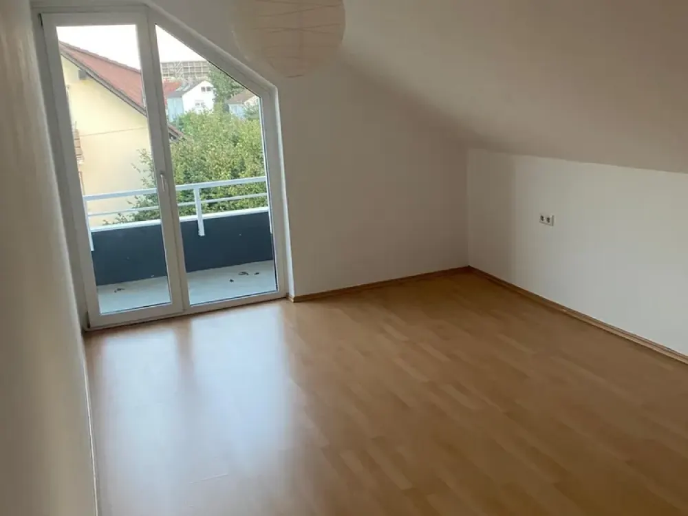 Gepflegte 2-Zimmer-Wohnung mit EBK in guter Lage von Hofheim am Taunus