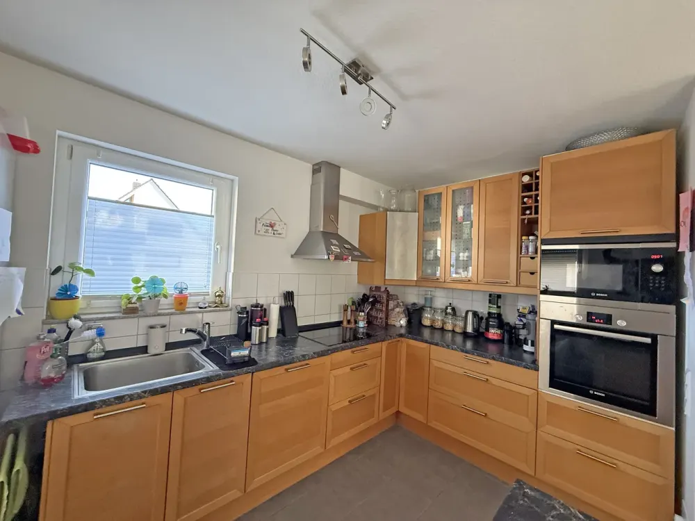 S-WEILIMDORF - GROSSZÜGIGE WOHNUNG FÜR KLEINE FAMILIE, EBK, BALKON, TG, ÖPNV... FREI AB 11/26.