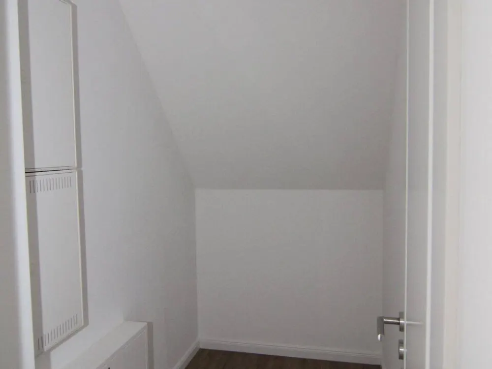 Am Elbdeich gelegene, helle 4-Zimmer-Dachgeschoss-Wohnung über 2 Ebenen mit Balkon