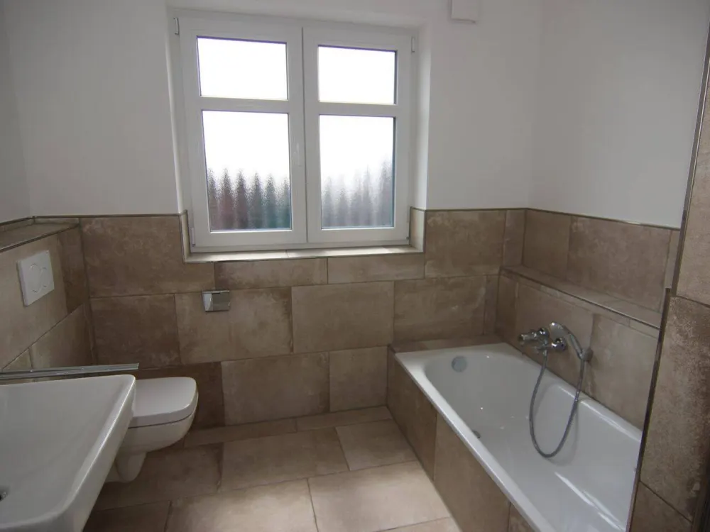 Am Elbdeich gelegene, helle 4-Zimmer-Dachgeschoss-Wohnung über 2 Ebenen mit Balkon