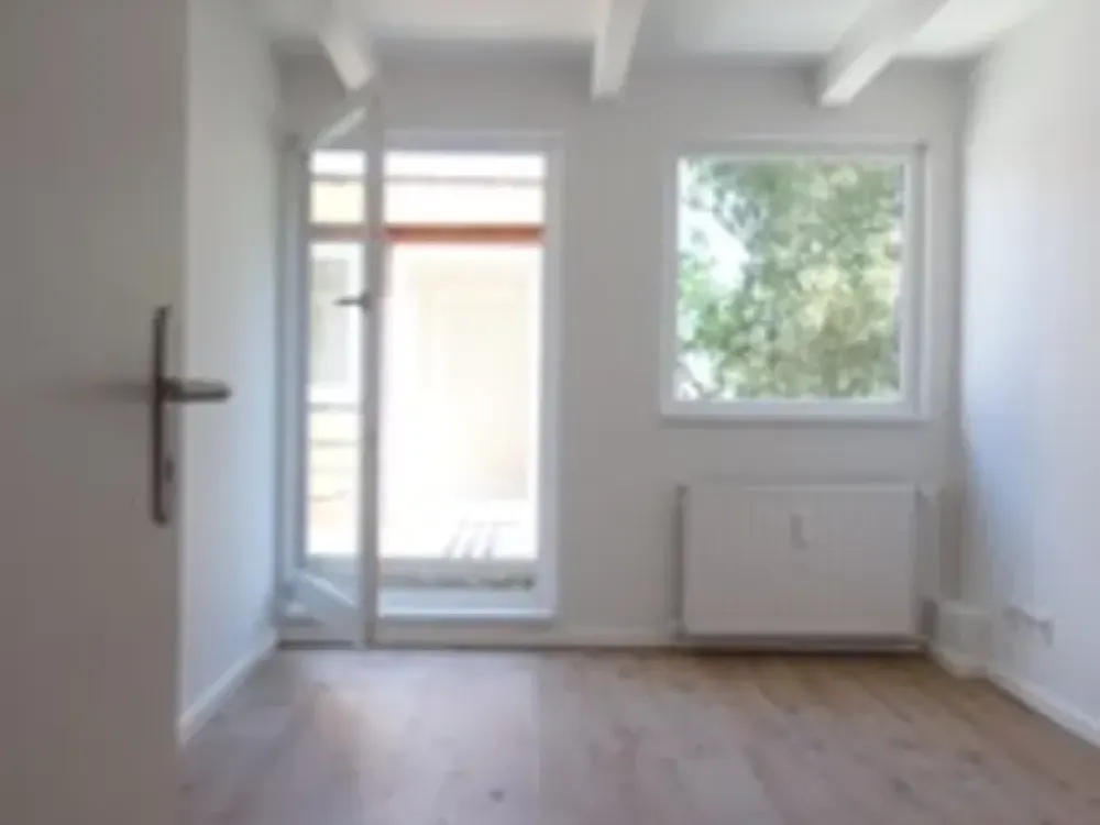 Modernisiertes 5 Zimmer Apartment mit Terrasse und Einbauküche / ohne Aufzug