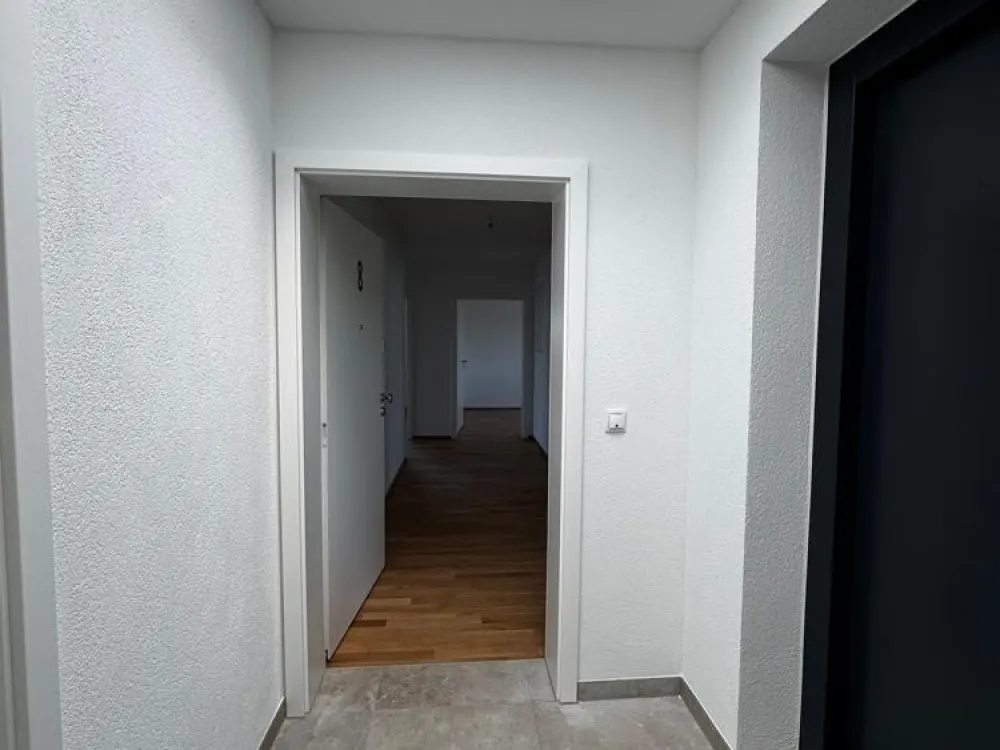 Erstbezug, hochwertige barrierefreie Neubauwohnung mit Klimaanlage, Balkon & Glasfaser