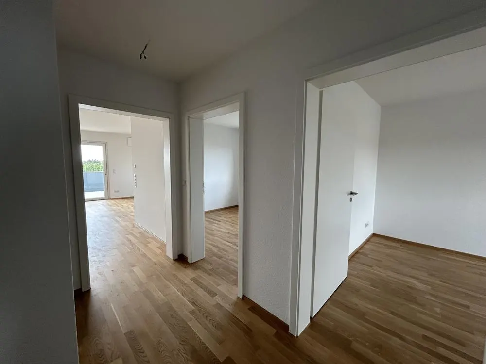 Erstbezug, hochwertige barrierefreie Neubauwohnung mit Klimaanlage, Balkon & Glasfaser