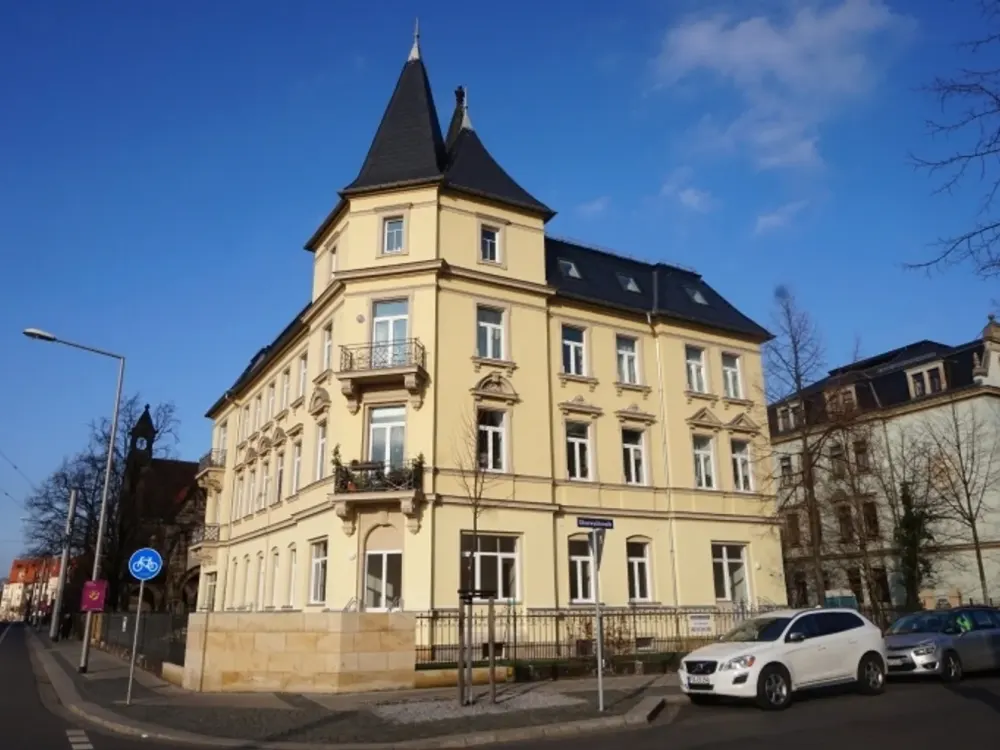 Helle Wohnung mit Gartenanteil, Parkettboden und offener Küche