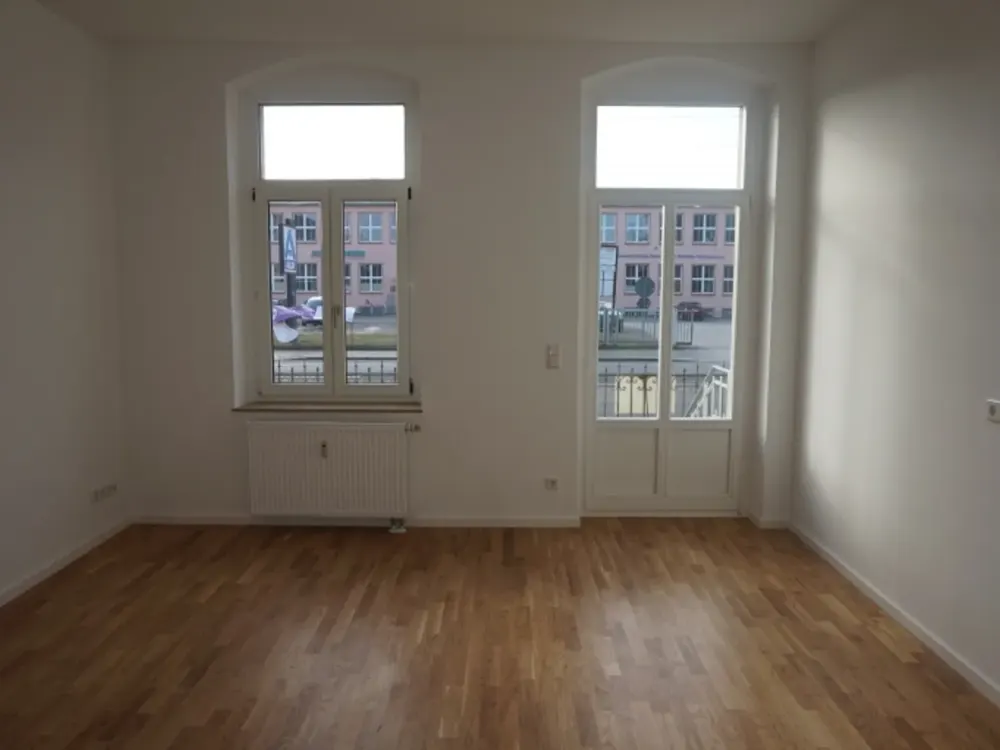 Helle Wohnung mit Gartenanteil, Parkettboden und offener Küche