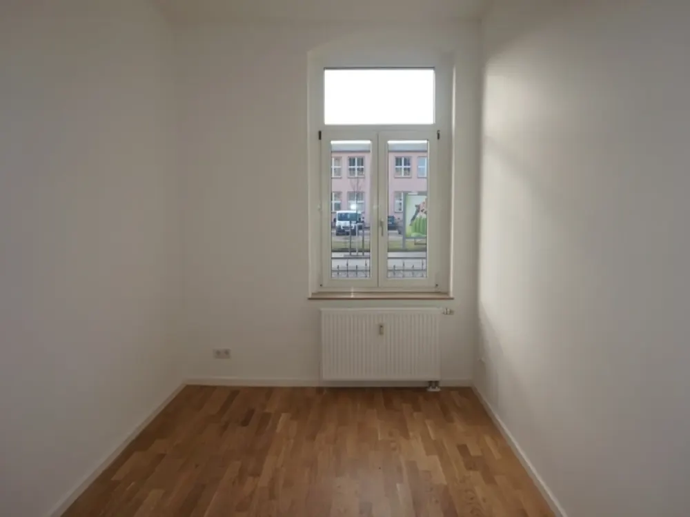 Helle Wohnung mit Gartenanteil, Parkettboden und offener Küche