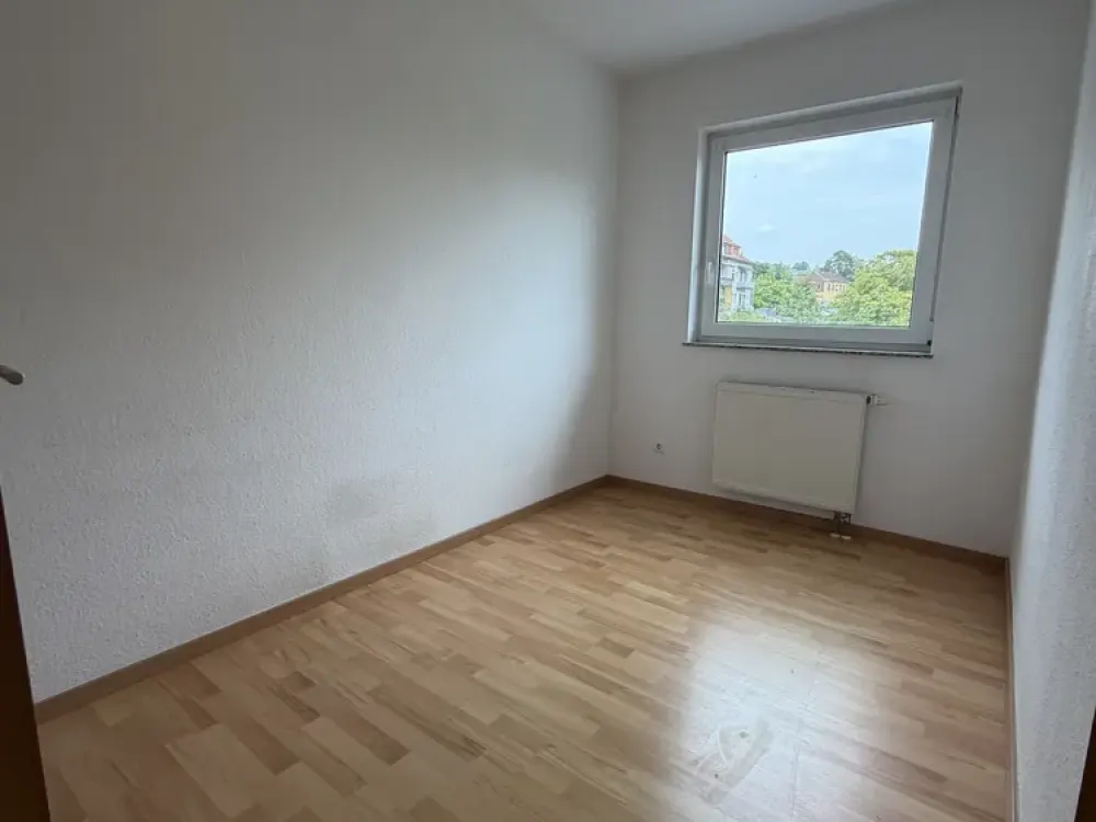 Charming 3-Room Apartment with Plenty of Light, Near Sulzbachtalklinik Directly from the Landlord