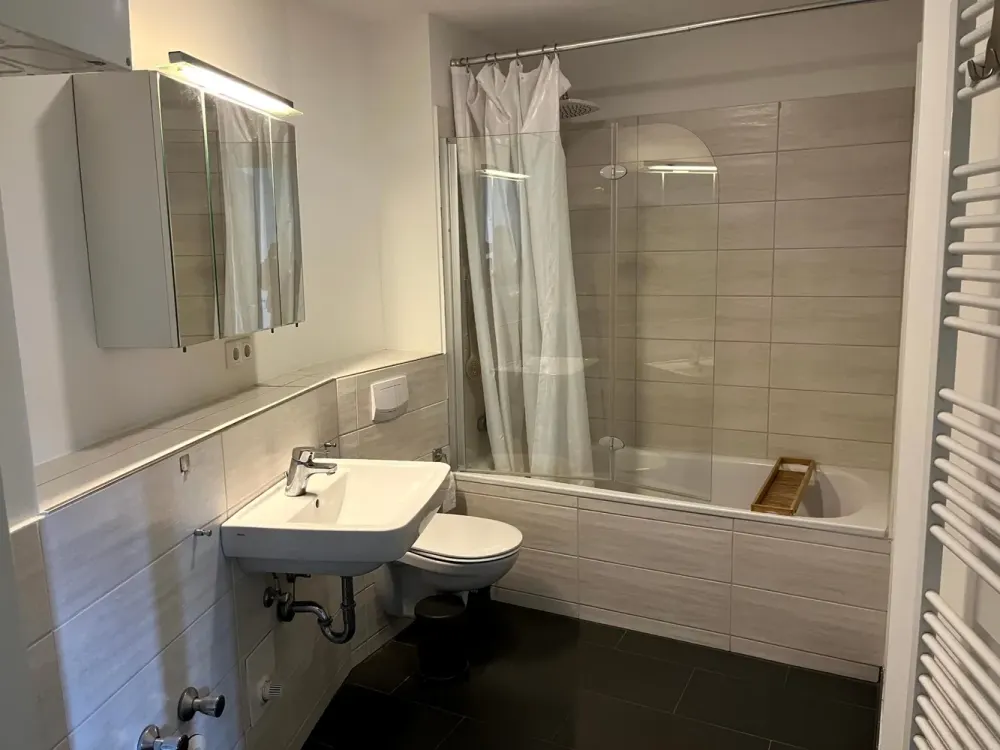 Wohnung mit Garten in der Nähe zum Flughafen