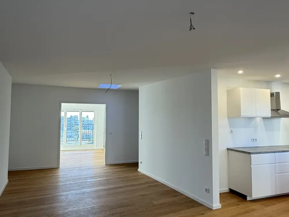 *Hochwertige 4-Zimmer-Dachgeschosswohnung - 5 Minuten zum Schäfersee*
