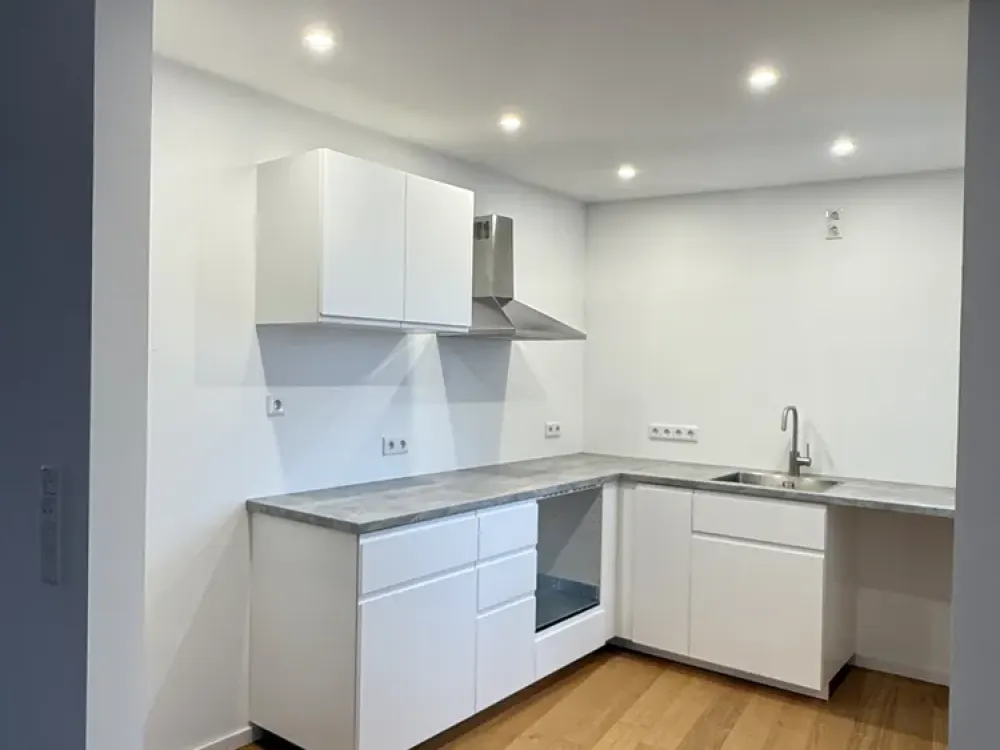 *Hochwertige 4-Zimmer-Dachgeschosswohnung - 5 Minuten zum Schäfersee*