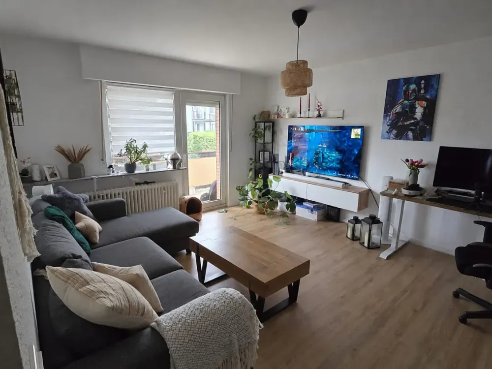 Helle 2-Zimmer-Wohnung mit Balkon, moderner Einbauküche & Stellplatz in Troisdorf