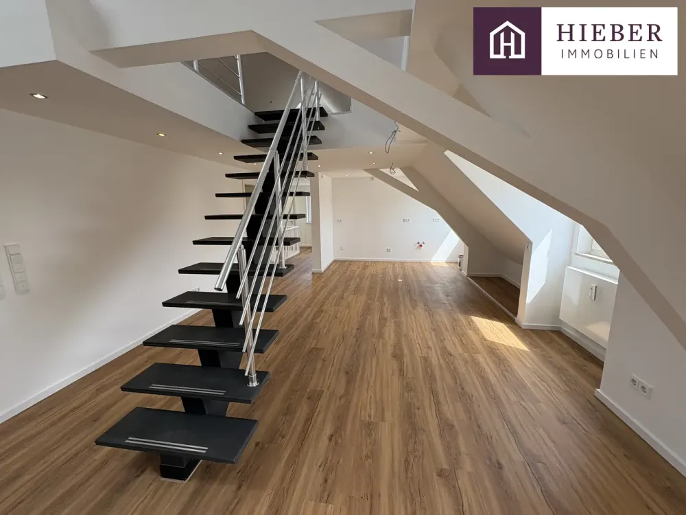 Galerie-Dachgeschosswohnung in Obermenzing mit luxuriöser Küche -Erstbezug n. hochwertiger Sanierung