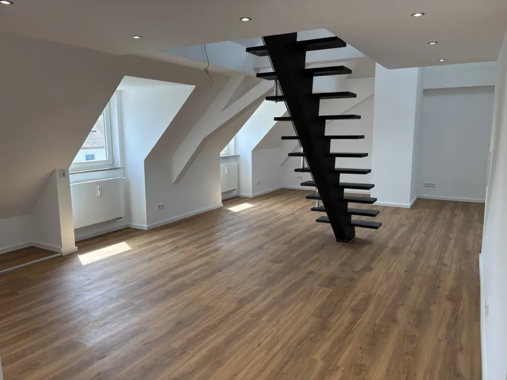 Galerie-Dachgeschosswohnung in Obermenzing mit luxuriöser Küche -Erstbezug n. hochwertiger Sanierung