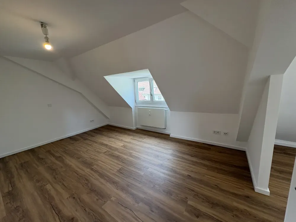 Galerie-Dachgeschosswohnung in Obermenzing mit luxuriöser Küche -Erstbezug n. hochwertiger Sanierung