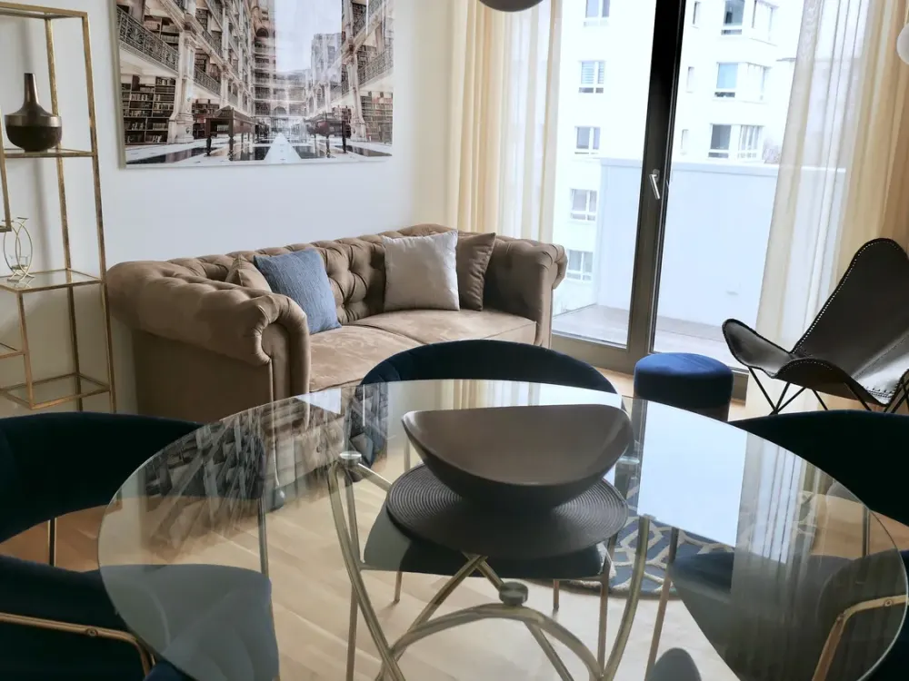Schick, edel und mittendrin. Hochwertig ausgestattetes Designer-Apartment nahe Gendarmenmarkt.