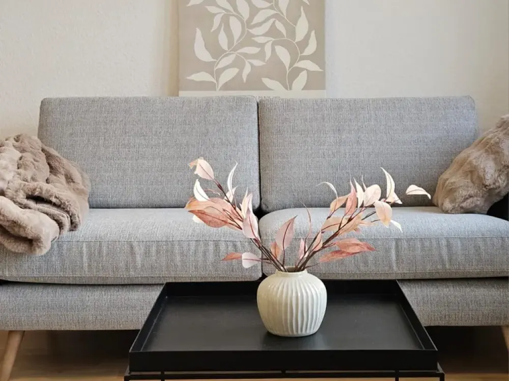 Schicke 1 Zi. Wohnung renoviert und komplett möbliert mit Küche und Bad