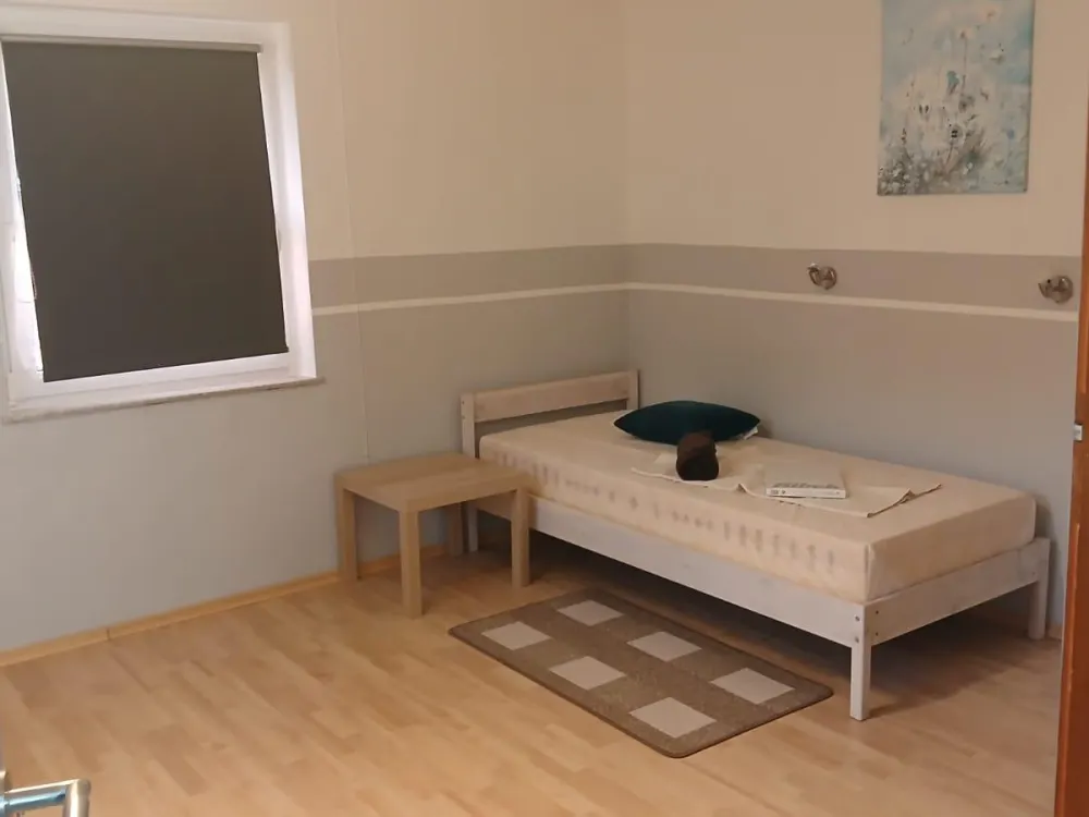 1 möbliertes Apartment, Dusche, WC, separater Eingang, Stellplatz