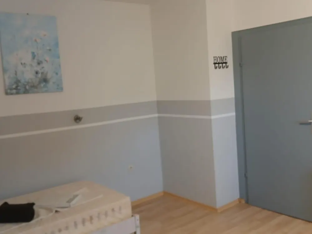 1 möbliertes Apartment, Dusche, WC, separater Eingang, Stellplatz