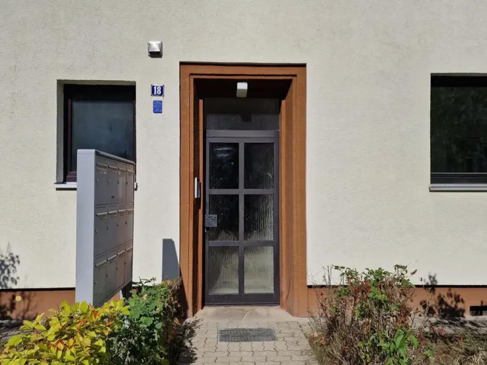 Appealing 2.5-Room Apartment Near St. Theresien Clinic in a Quiet Location