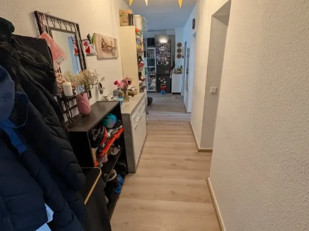 Nachmieter ab 01.11.2026: 3-Zi-Dachwohnung, 54 m², Straßenbahn direkt vor der Tür