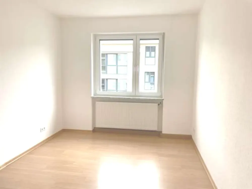 Sehr gepflegte, helle 2-Zimmer-Wohnung mit Einbauküche und Balkon im begehrten Offenbach-Bürgel
