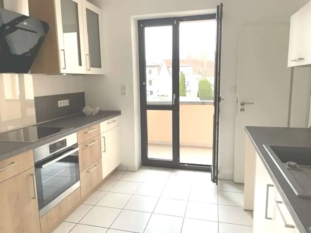 Sehr gepflegte, helle 2-Zimmer-Wohnung mit Einbauküche und Balkon im begehrten Offenbach-Bürgel