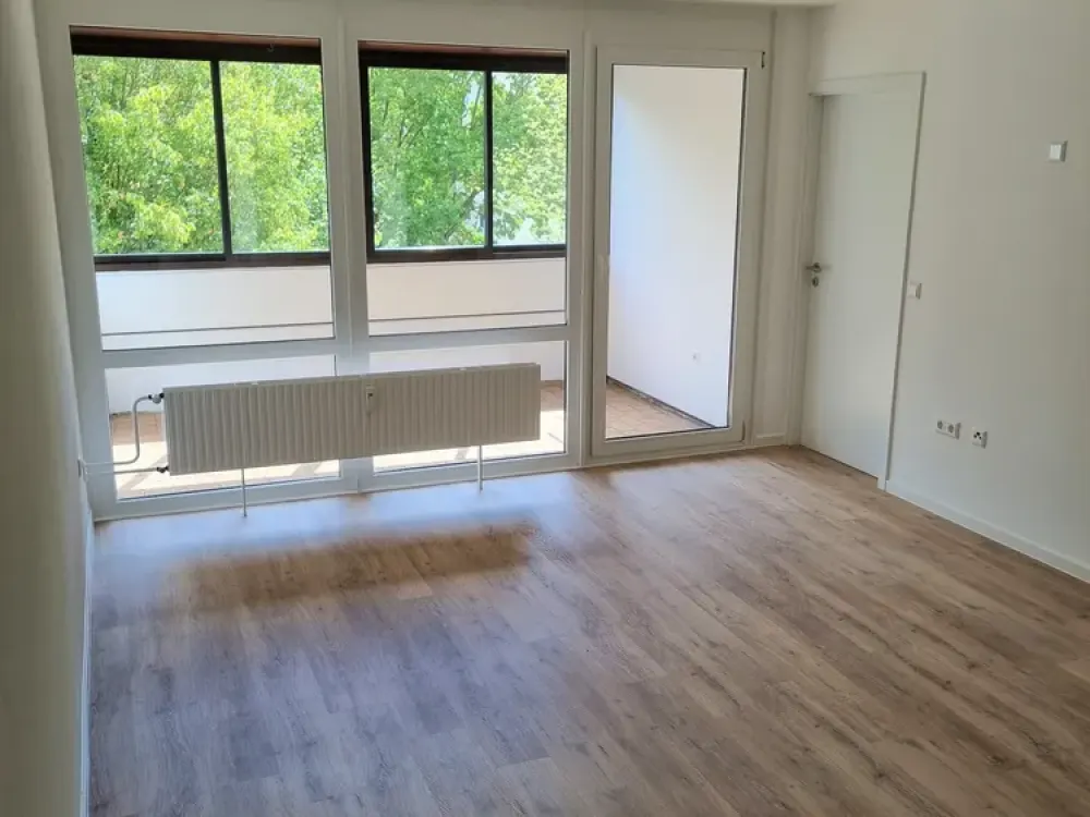 Erstbezug nach hochwertiger Sanierung: 4 Zimmer mit Balkon & Tiefgarage