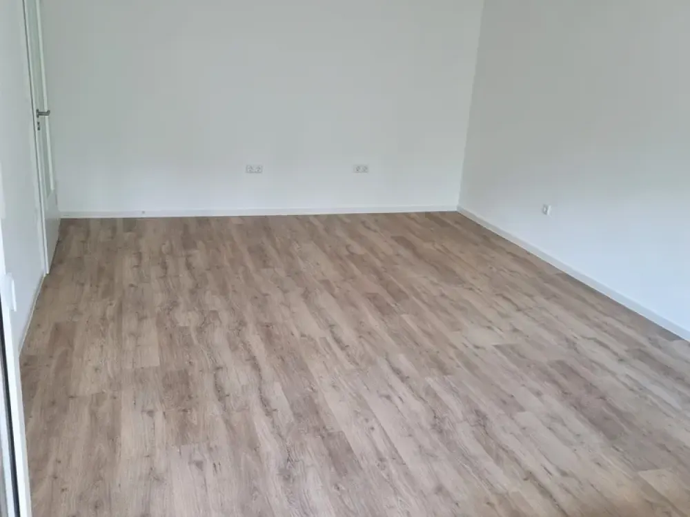 Erstbezug nach hochwertiger Sanierung: 4 Zimmer mit Balkon & Tiefgarage