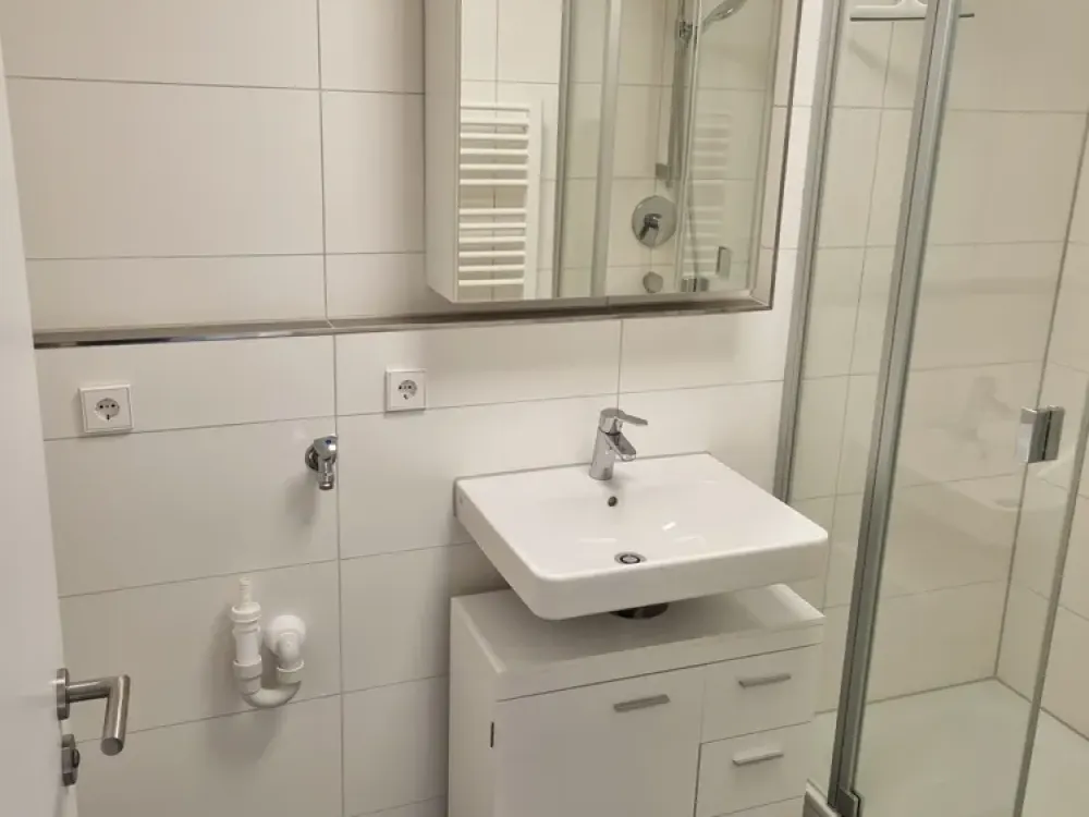 Erstbezug nach hochwertiger Sanierung: 4 Zimmer mit Balkon & Tiefgarage