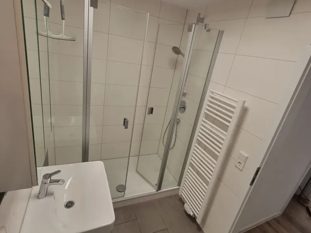 Erstbezug nach hochwertiger Sanierung: 4 Zimmer mit Balkon & Tiefgarage