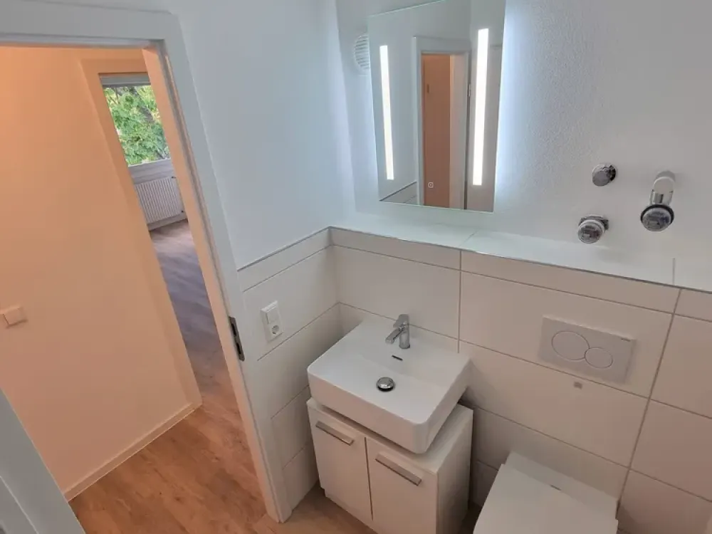 Erstbezug nach hochwertiger Sanierung: 4 Zimmer mit Balkon & Tiefgarage