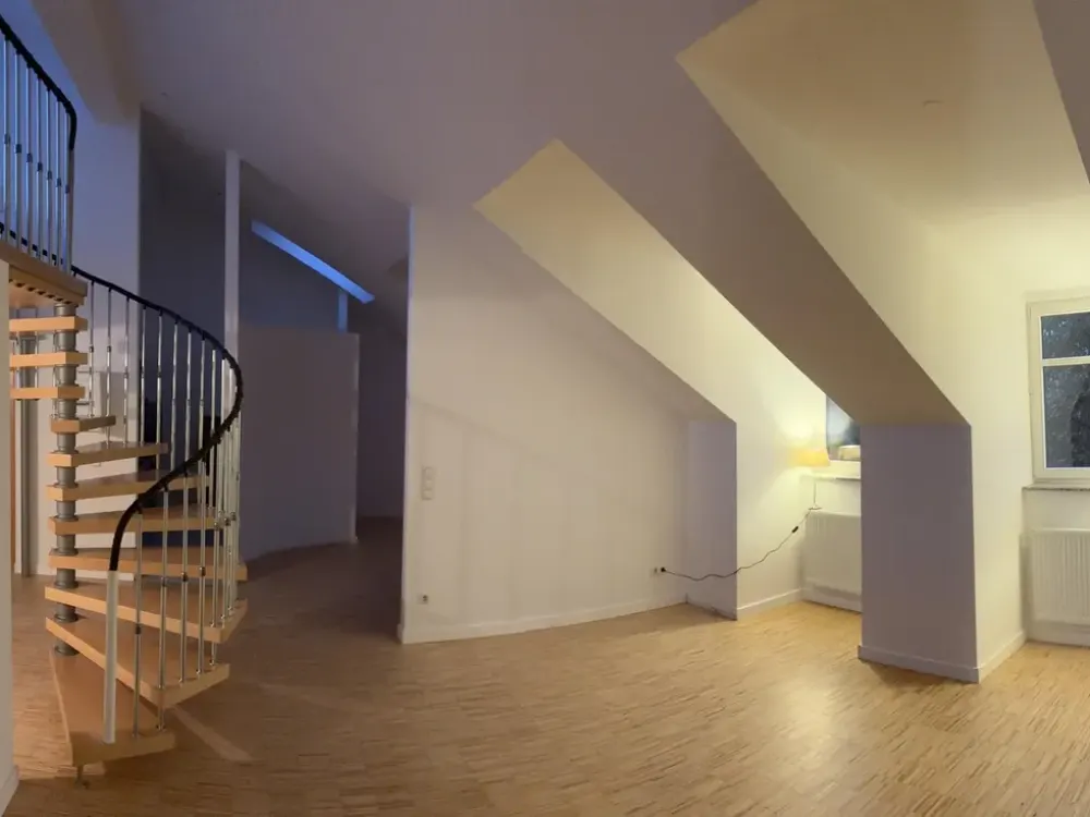 Above the Roofs of Leipzig: 2.5-Room Maisonette with 25 m² Sunny Roof Terrace at Rosental/Zoo