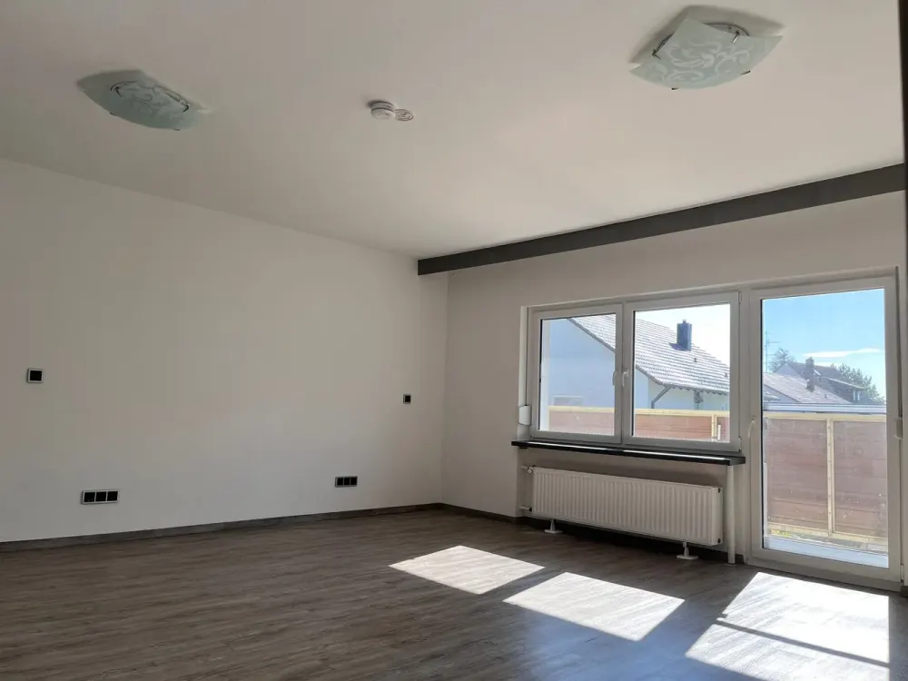 Spacious 3-Room Apartment with Balcony & Roof Terrace in a Quiet Location of Fürth-Bislohe