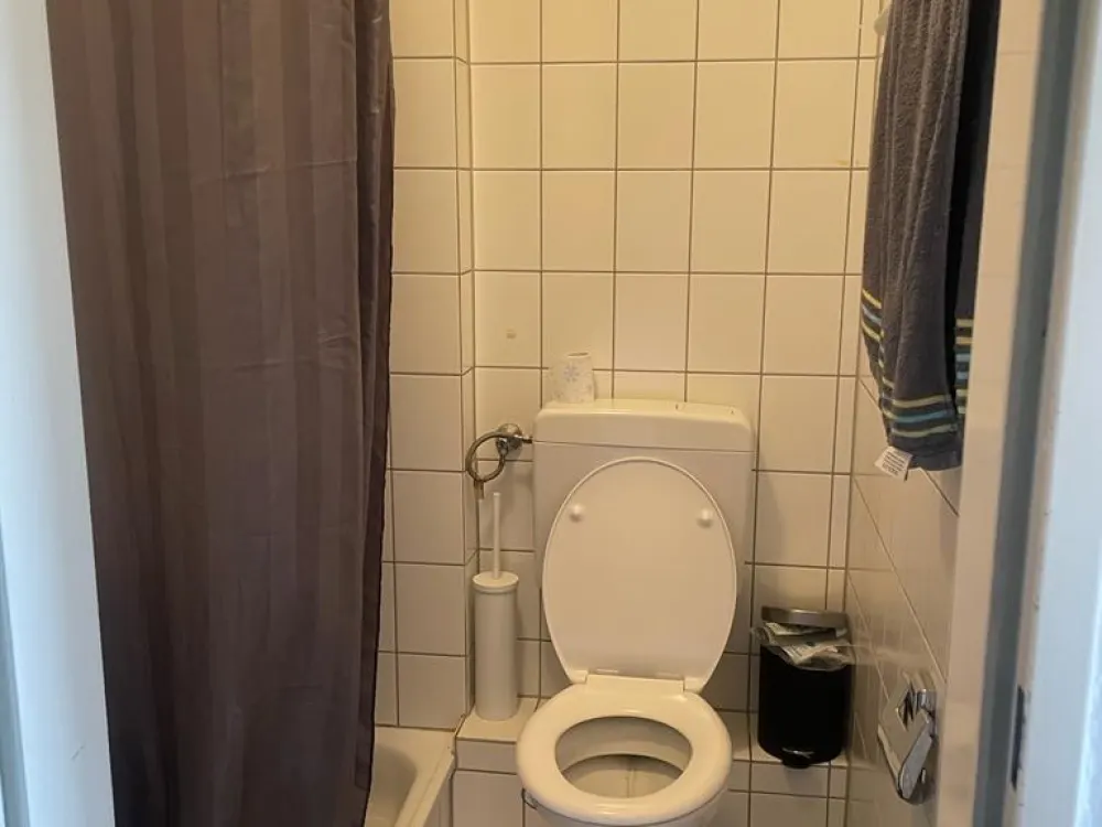 Helle und ruhige 1-Zimmer-Studio-Wohnung, nur 5 Minuten zur Uni