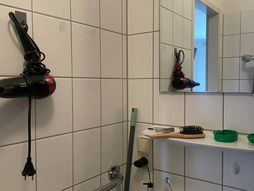 Helle und ruhige 1-Zimmer-Studio-Wohnung, nur 5 Minuten zur Uni