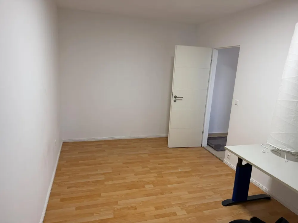 Bright 3-Room Apartment with Balcony