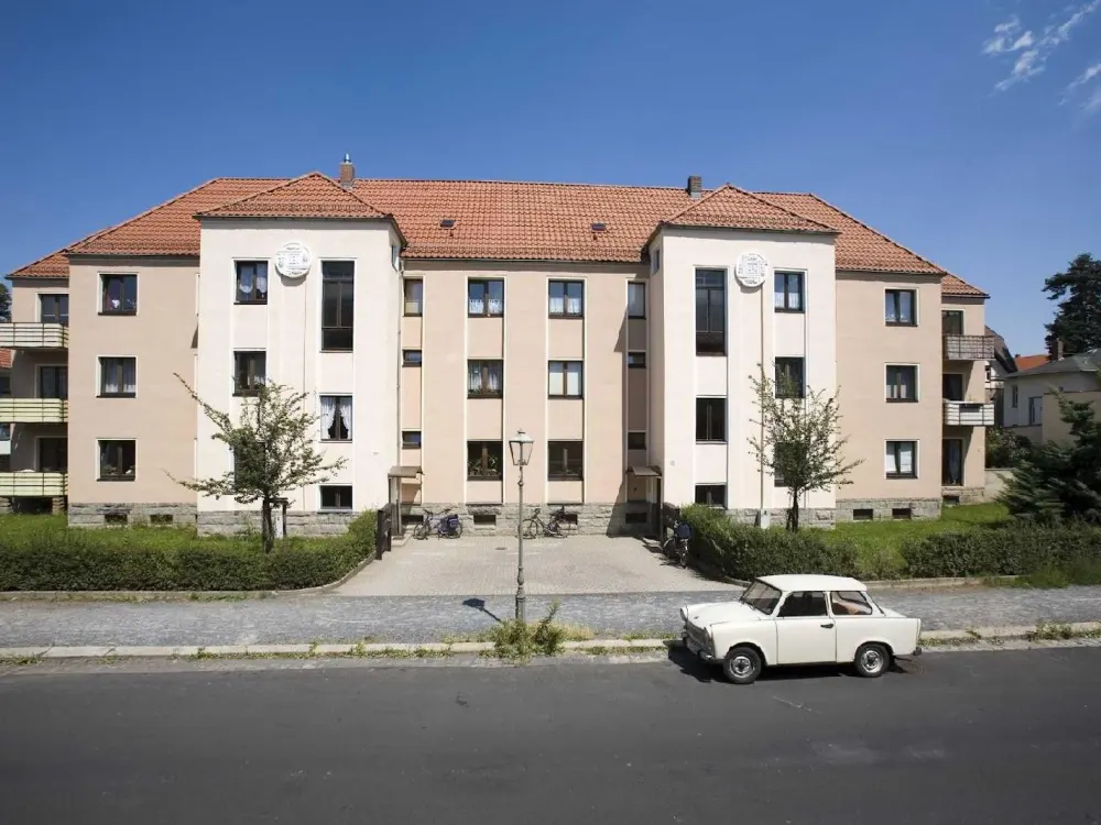 Schicke 2-Zimmer-Wohnung mit separater Küche und grünem Hinterhof