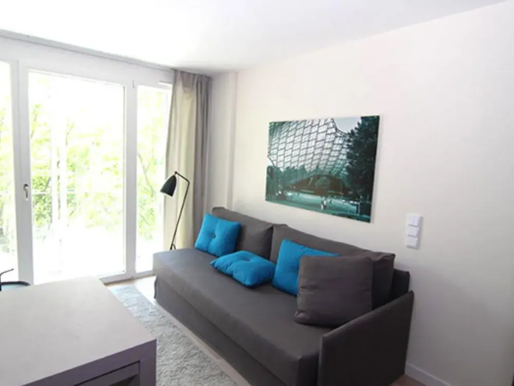 Bald einziehen! Kleines, feines Apartment in elegantem Haus / Schwabing