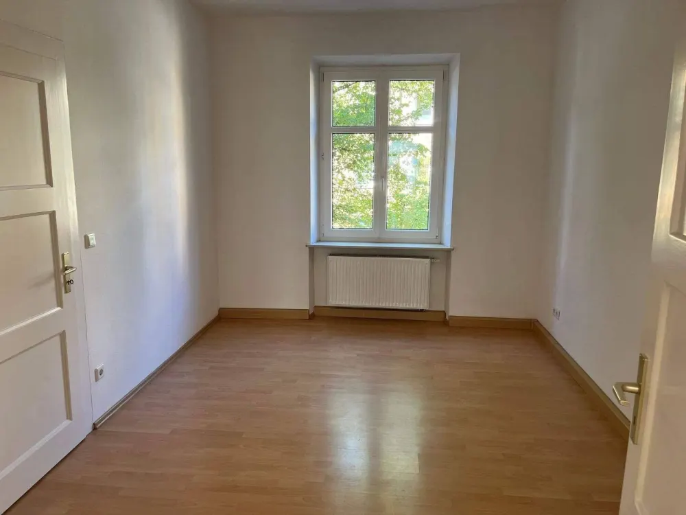 Sehr schöne 3 Zimmer-Wohnung in einem äußerst gepflegten Haus im 2. OG, Tageslichtbad mit Dusche - Studenten willkommen