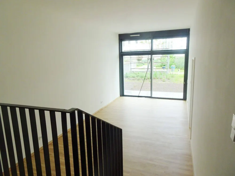 Moderner Flair mit Terrasse, Einbauküche, offener Wohnbereich, Ankleidezimmer
