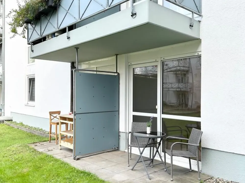 Frisch renovierte 1‑Zimmer-Wohnung mit Einbauküche und ruhiger Innenhofterrasse